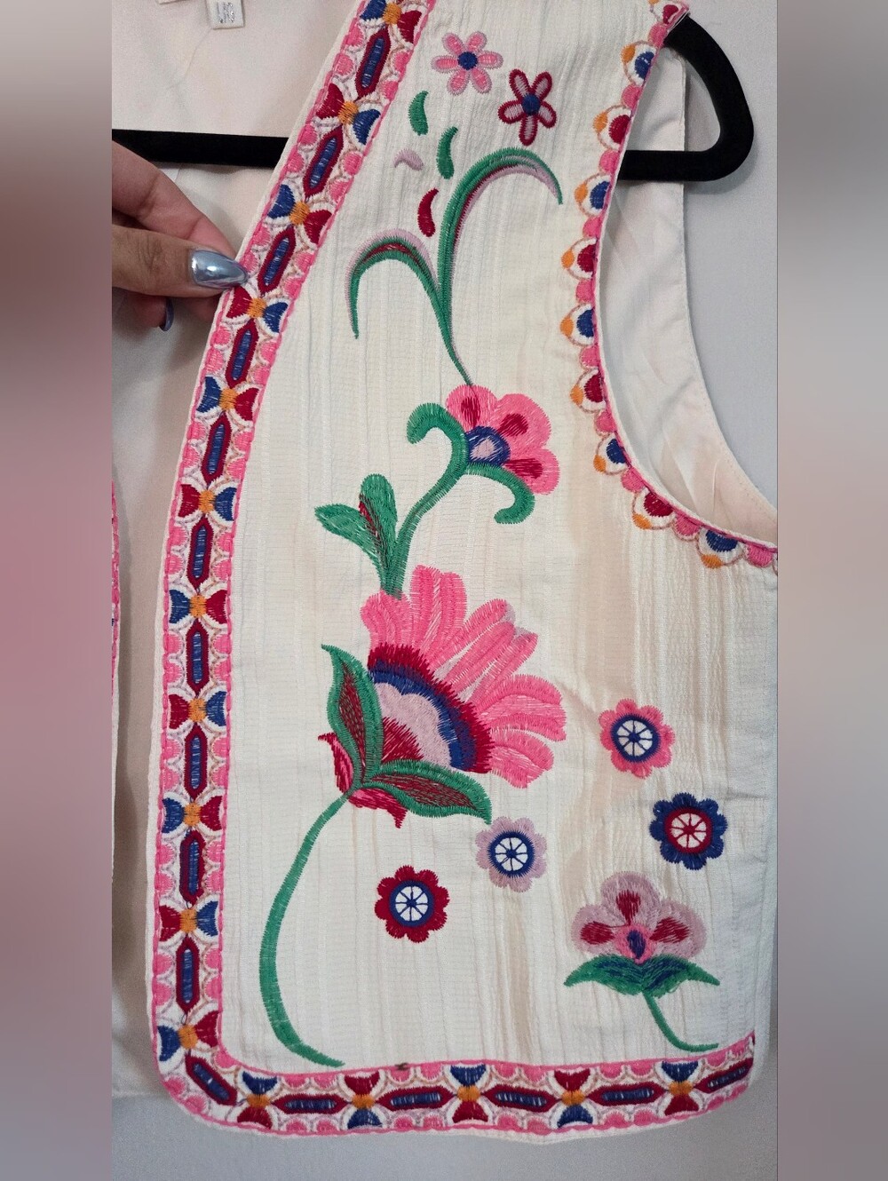 NWT Embroidered Pink Floral Sleeveless Vest